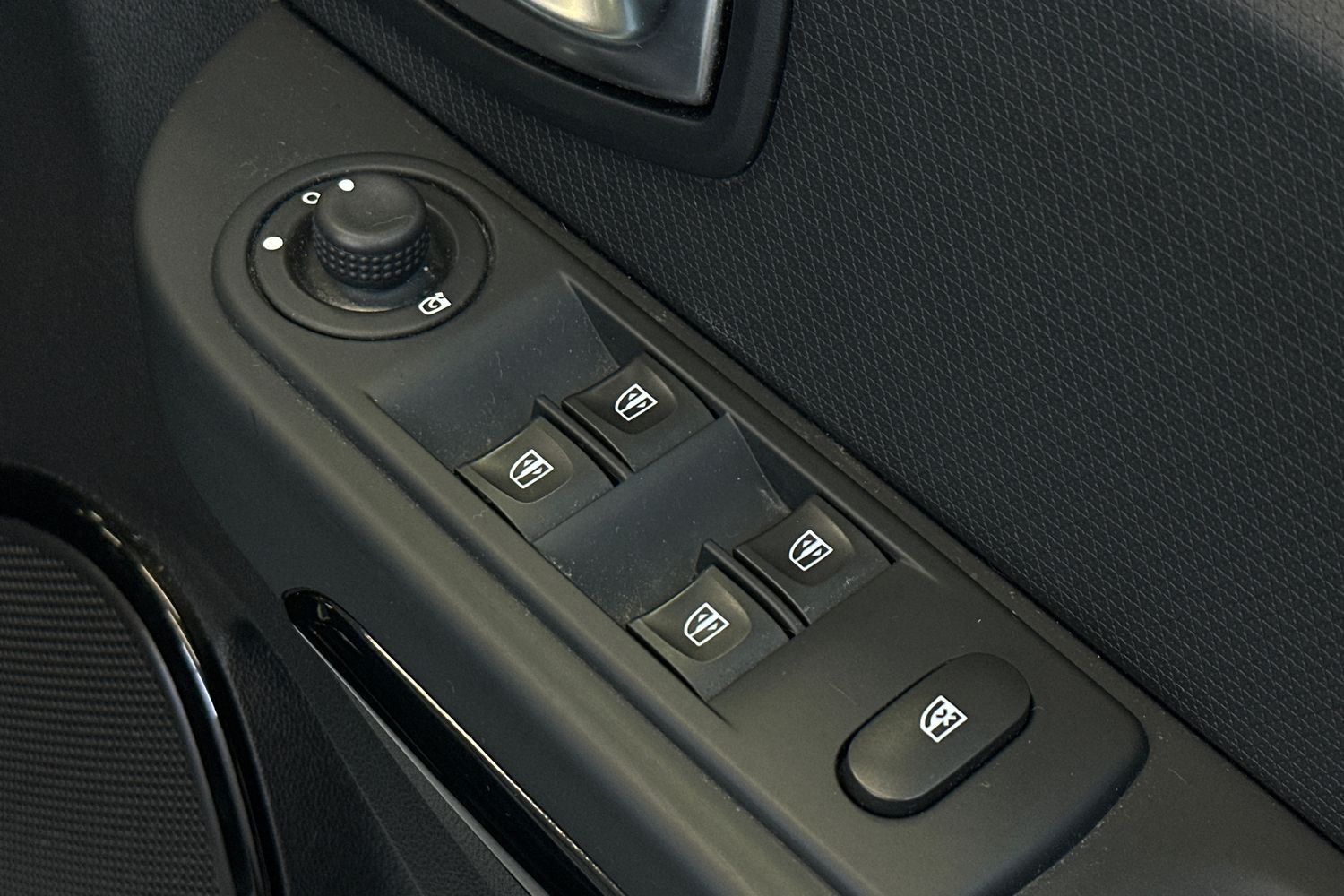 Used Renault Clio 2016 for sale - 77328990: Photo 19