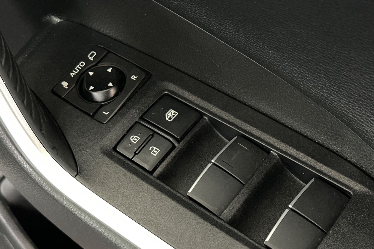 Used Toyota RAV4 2020 for sale - 76536529: Photo 24