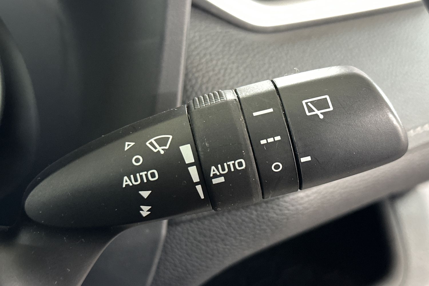 Used Toyota RAV4 2020 for sale - 76536529: Photo 28