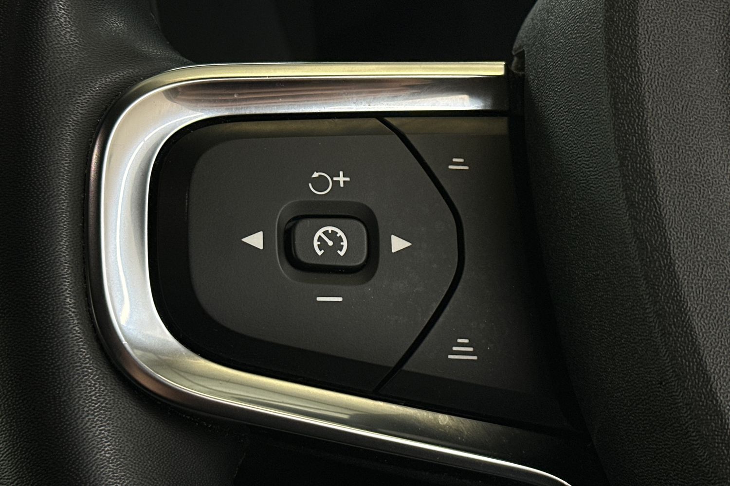 Used Volvo XC40 2022 for sale - 77651069: Photo 31