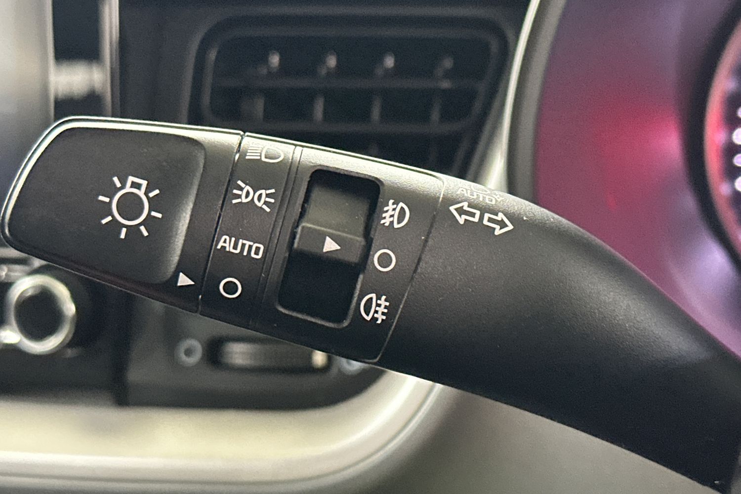 Used Kia Stonic 2022 for sale - 76740992: Photo 21