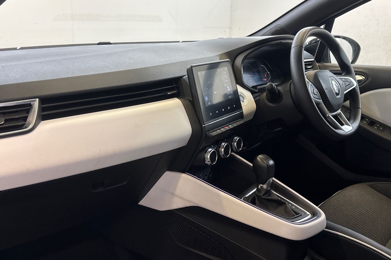 Used Renault Clio 2022 for sale - 76736316: Photo 12