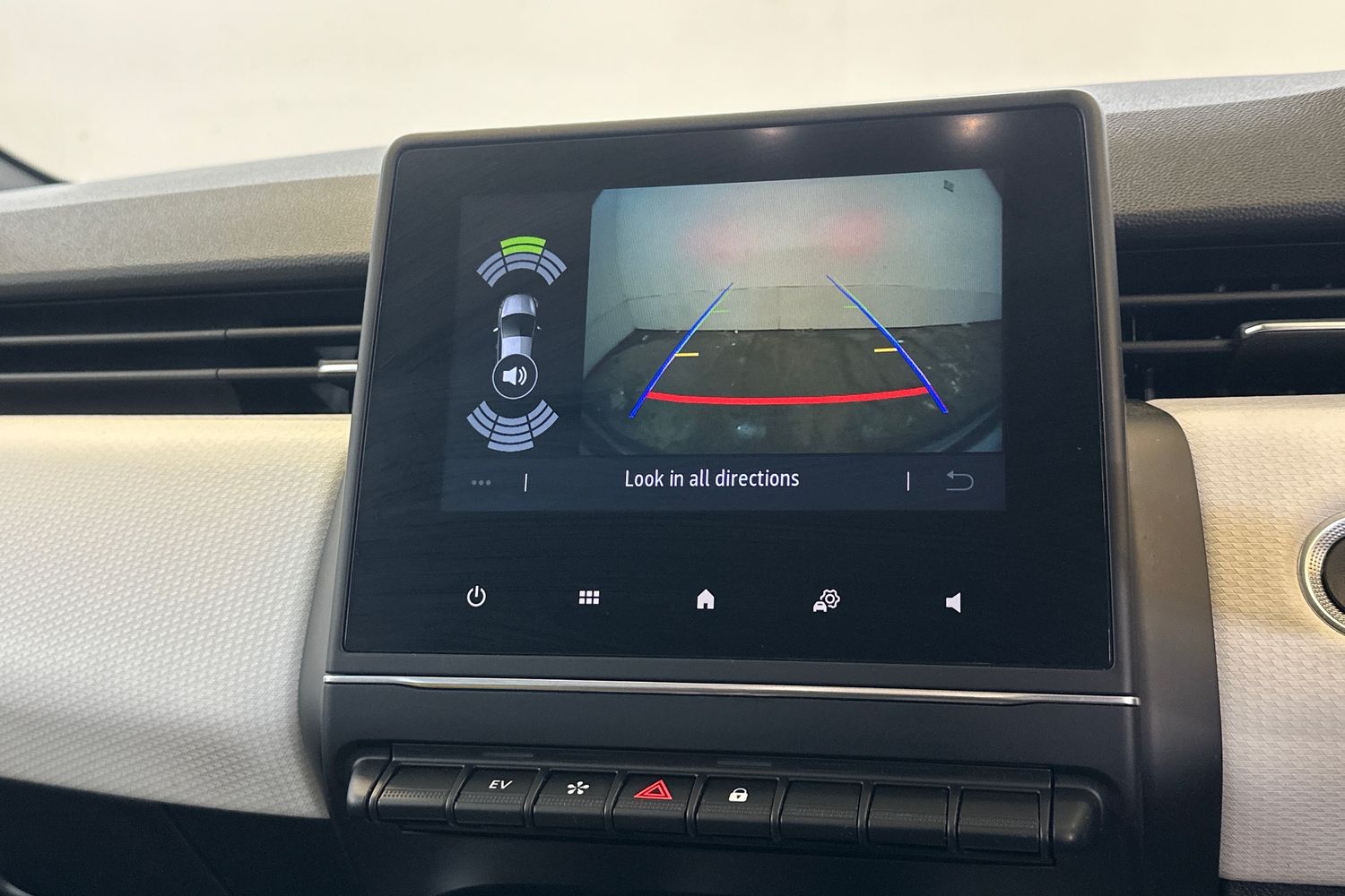 Used Renault Clio 2022 for sale - 76736316: Photo 31