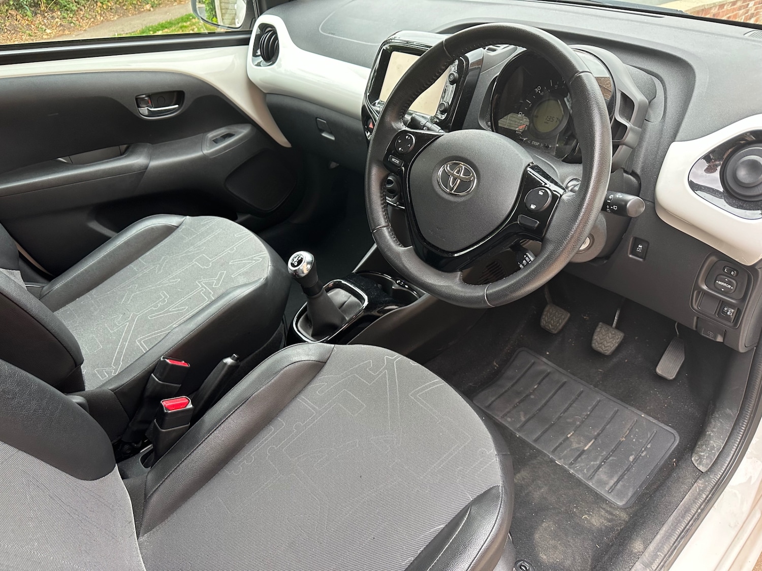 Used Toyota AYGO 2015 for sale - 76477814: Photo 4