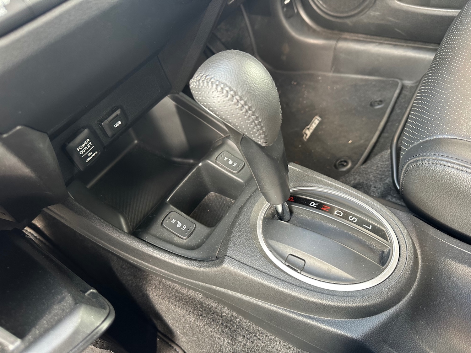 Used Honda Jazz 2015 for sale - 76352680: Photo 15