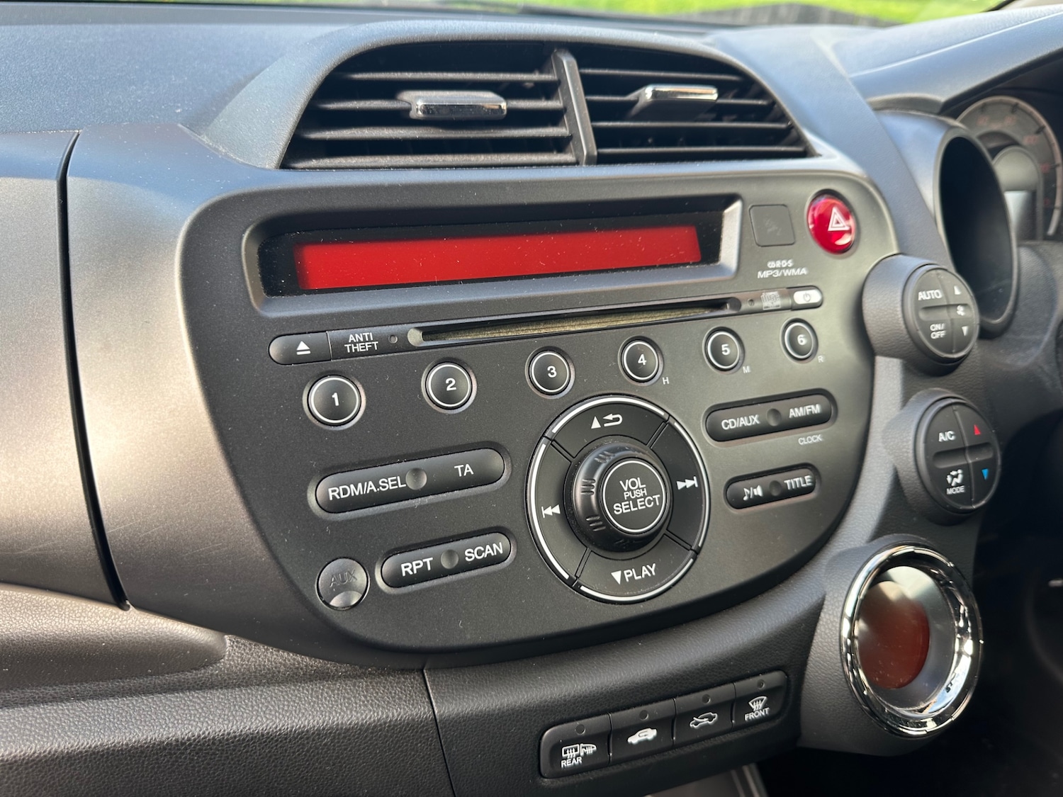 Used Honda Jazz 2015 for sale - 76352680: Photo 16