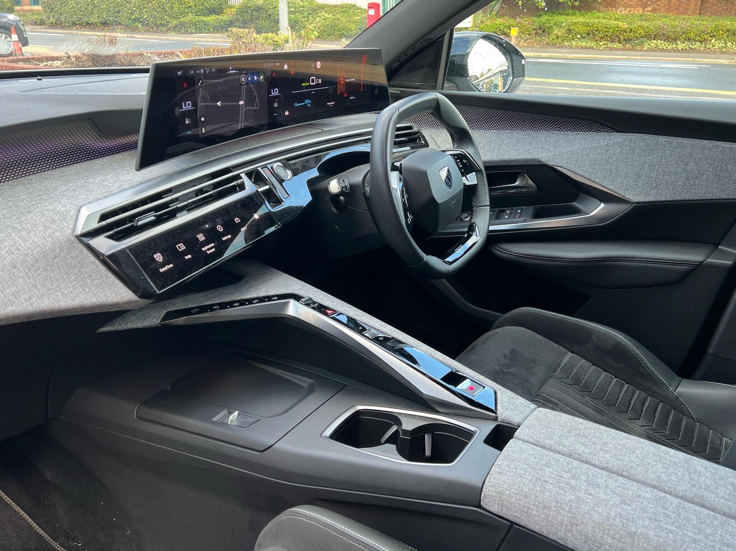 Used Peugeot 3008 2024 for sale - 76677945: Photo 2