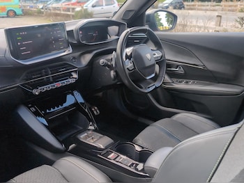 Used Peugeot 2008 2023 for sale - 76231281: Photo