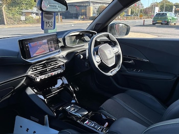 Used Peugeot 2008 2024 for sale - 76231318: Photo