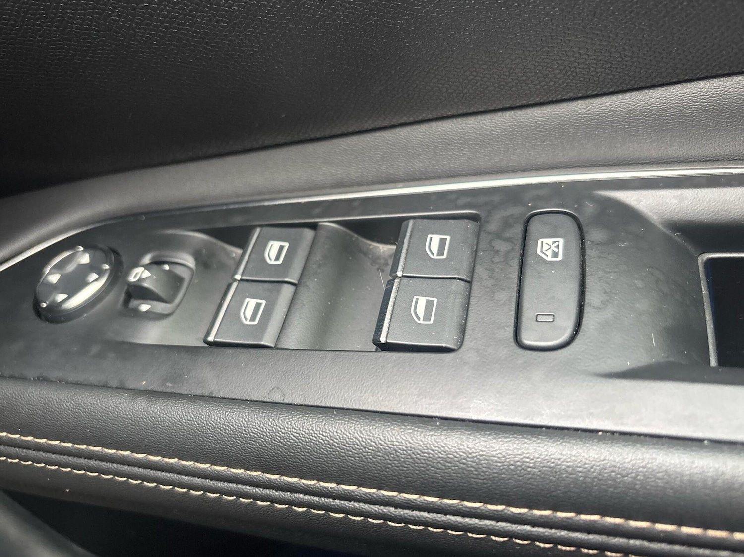 Used Peugeot 5008 2023 for sale - 76676354: Photo 25