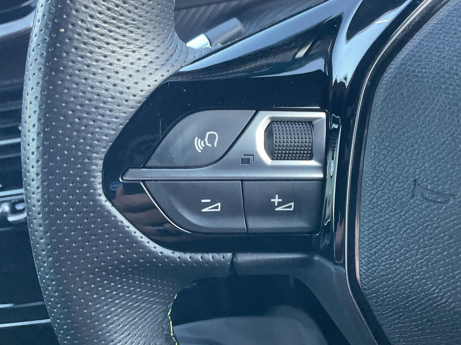 Used Peugeot 2008 2023 for sale - 77311459: Photo 25