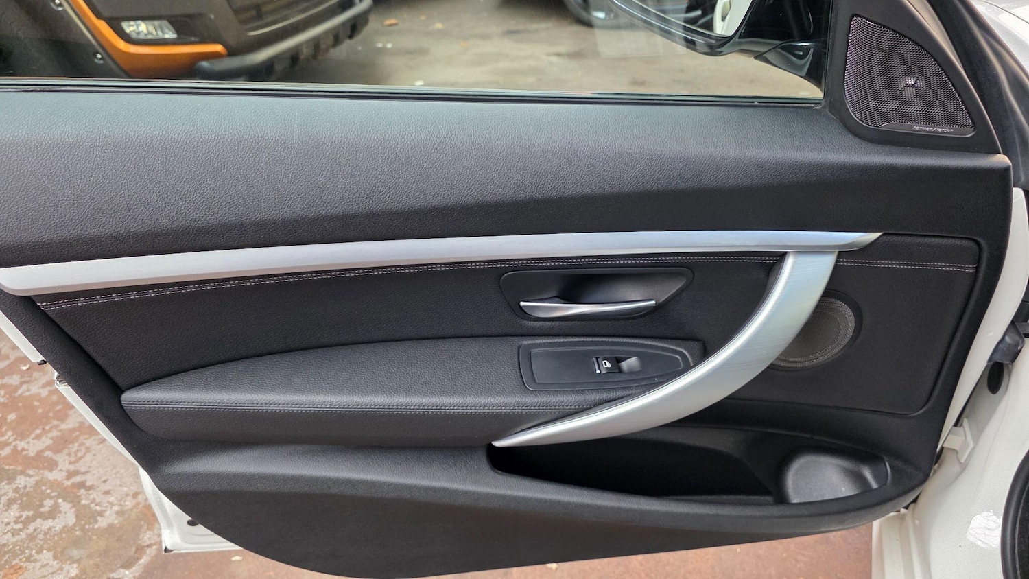 Used BMW 3 Series 2017 for sale - 77670848: Photo 10