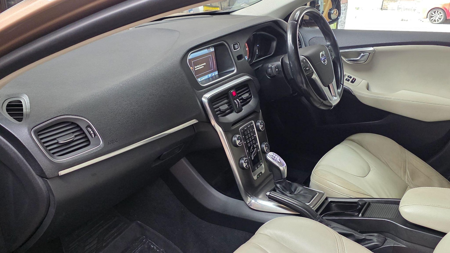 Used Volvo V40 2013 for sale - 78034549: Photo 16