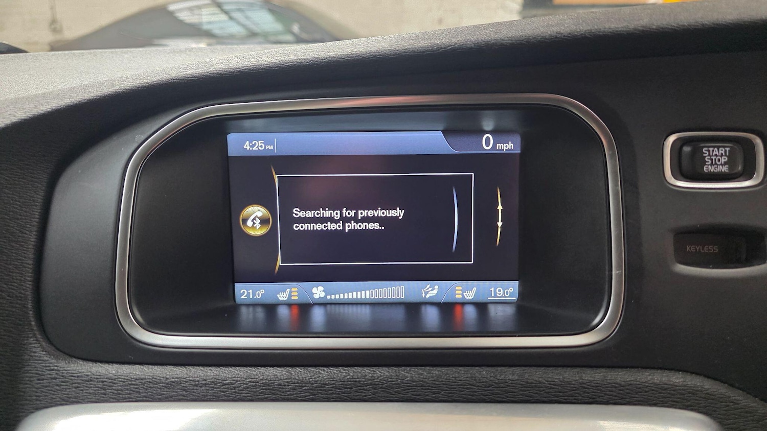 Used Volvo V40 2013 for sale - 78034549: Photo 25