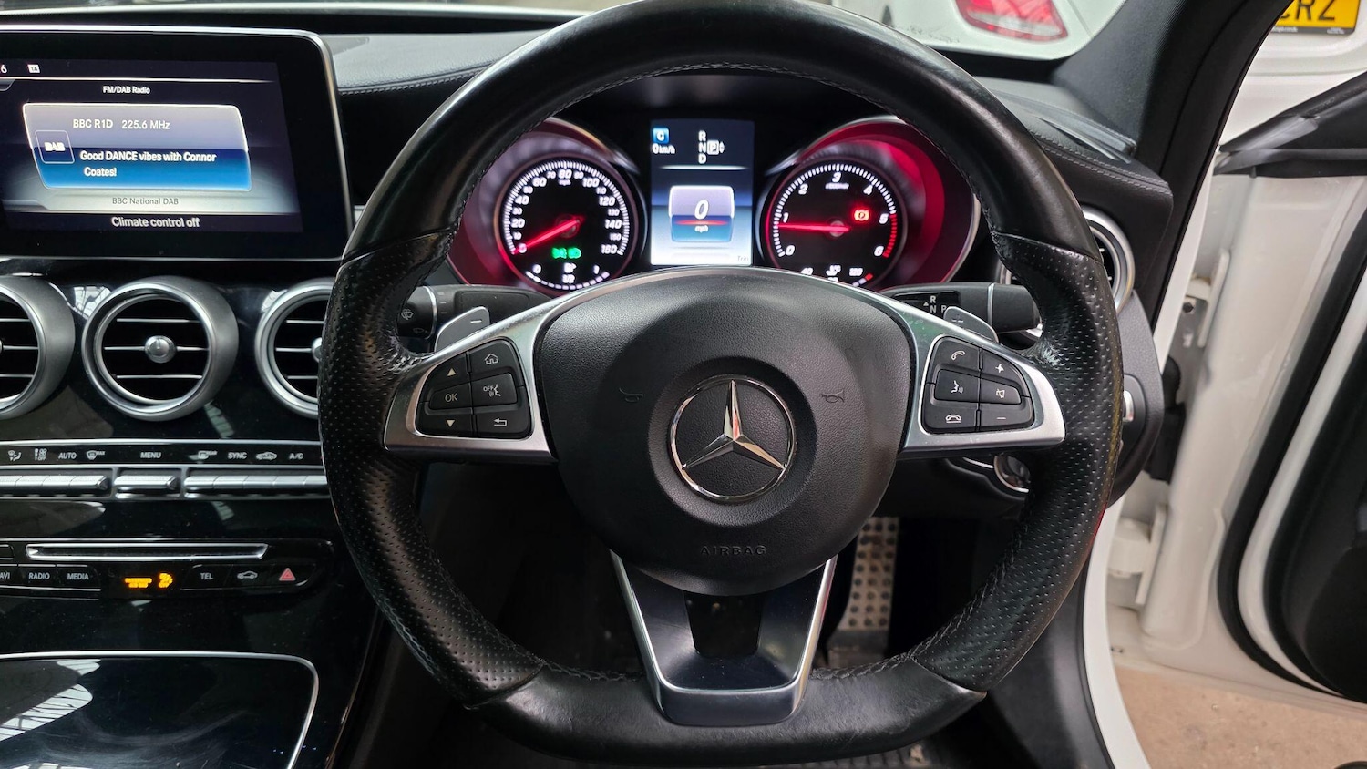 Used Mercedes-Benz C Class 2015 for sale - 77710308: Photo 2