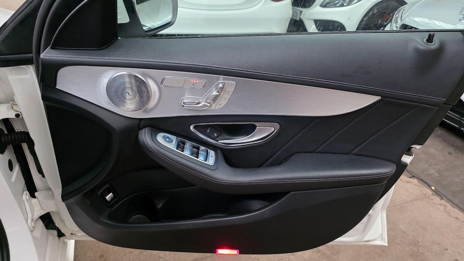 Used Mercedes-Benz C Class 2015 for sale - 77710308: Photo 4