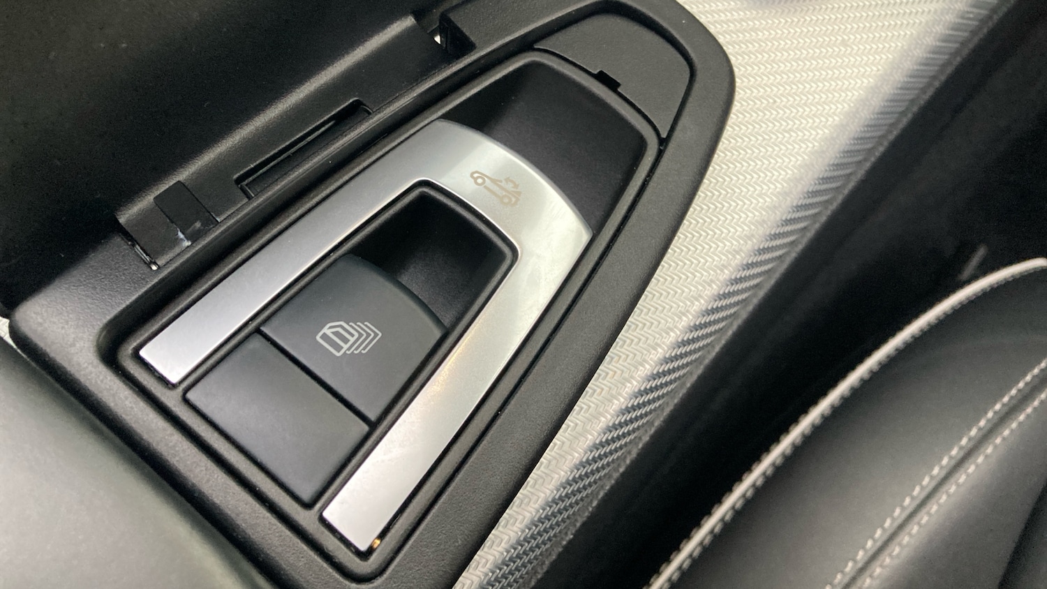 Used Mercedes-Benz SLC 2016 for sale - 76738686: Photo 31