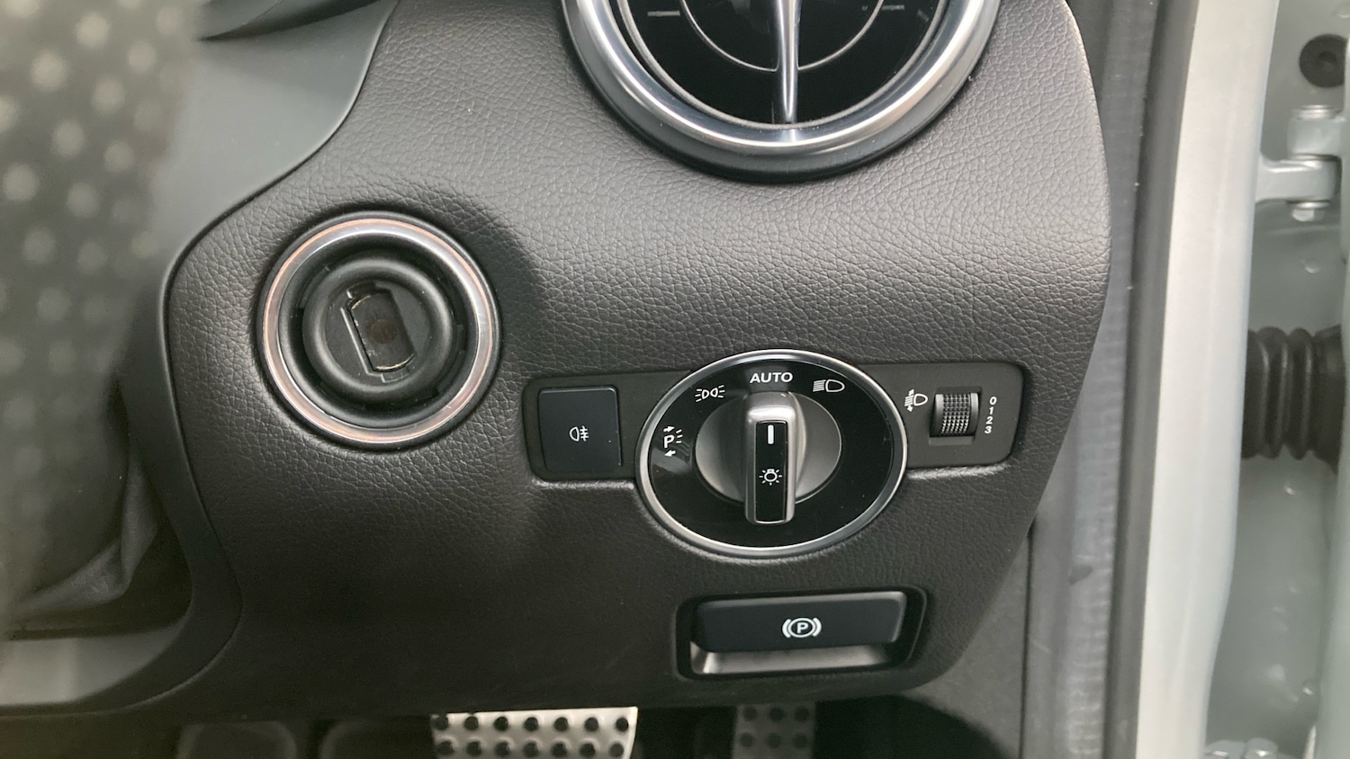 Used Mercedes-Benz SLC 2016 for sale - 76738686: Photo 40