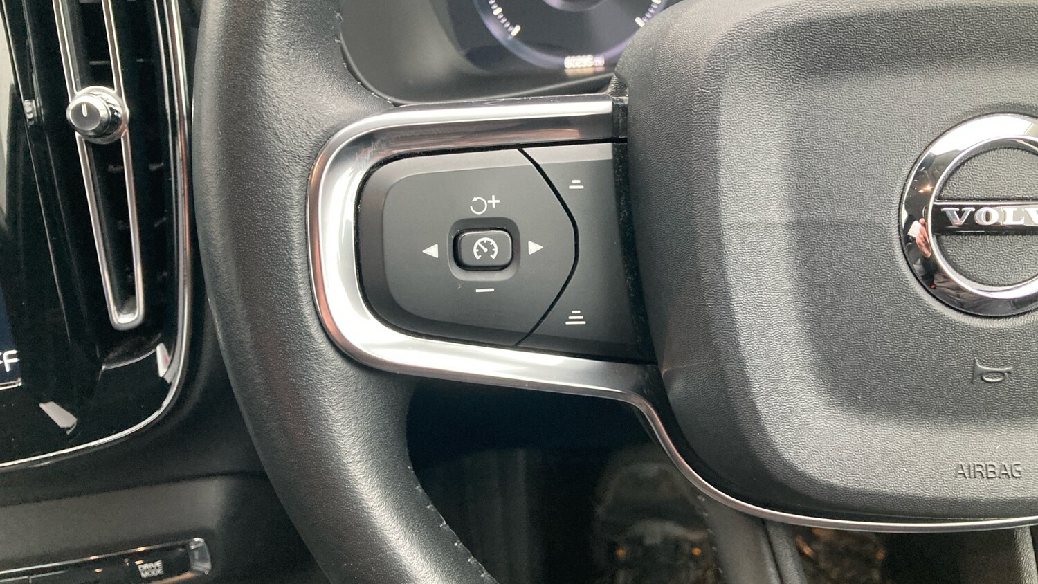 Used Volvo XC40 2018 for sale - 77452981: Photo 28