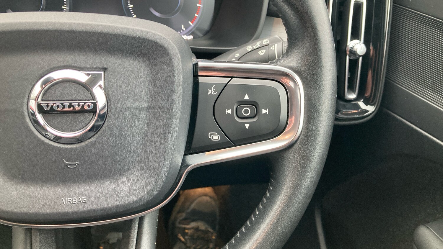 Used Volvo XC40 2018 for sale - 77452981: Photo 30