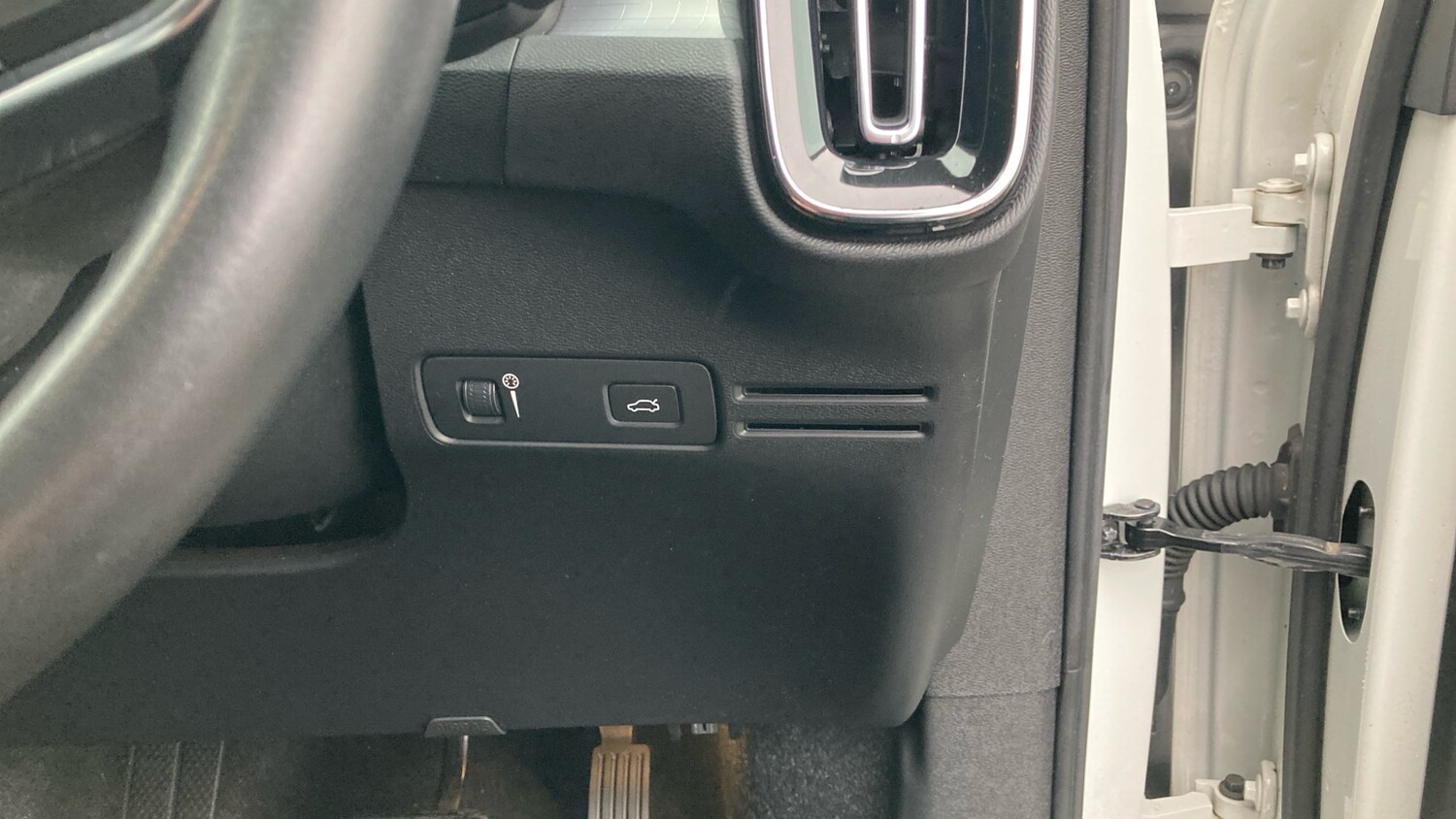 Used Volvo XC40 2018 for sale - 77452981: Photo 32