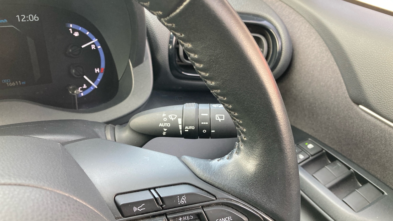 Used Toyota Yaris Cross 2023 for sale - 77974448: Photo 30