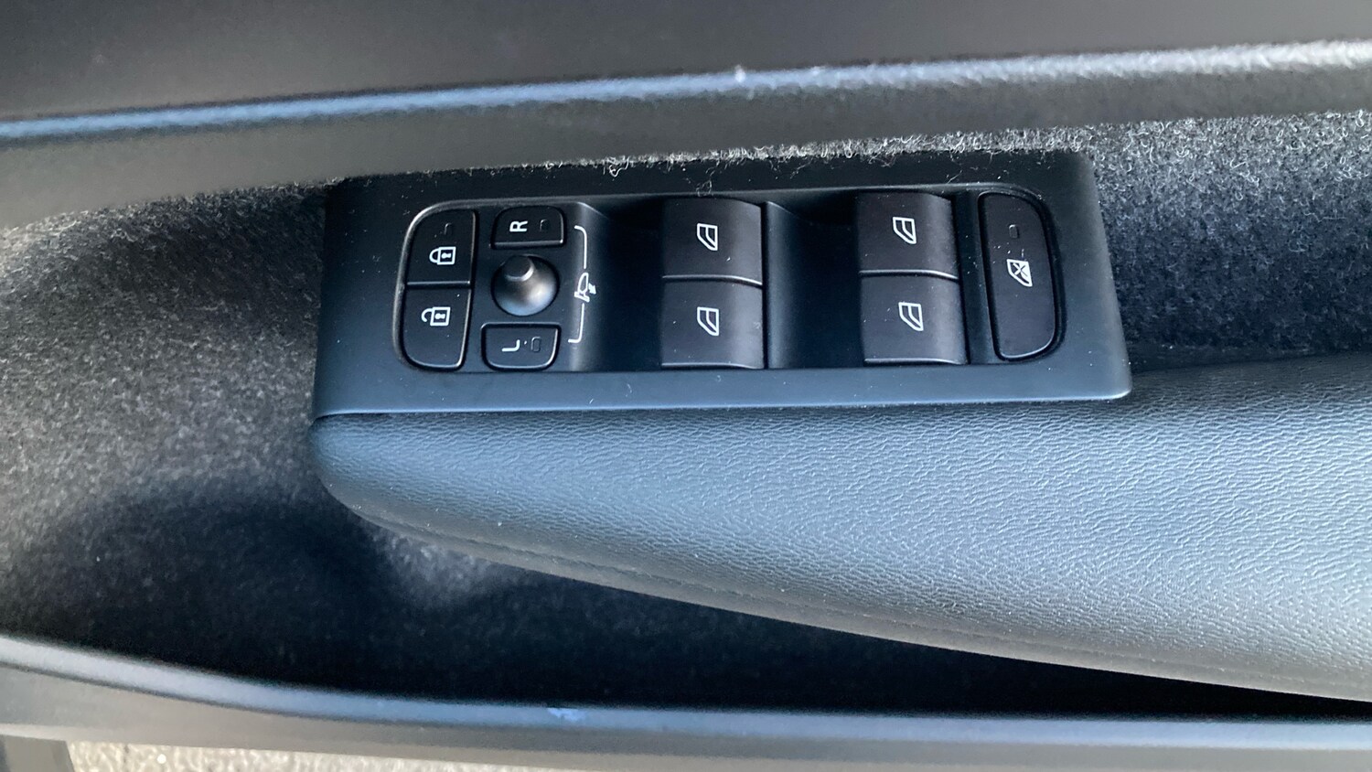 Used Volvo XC40 2018 for sale - 76568369: Photo 42