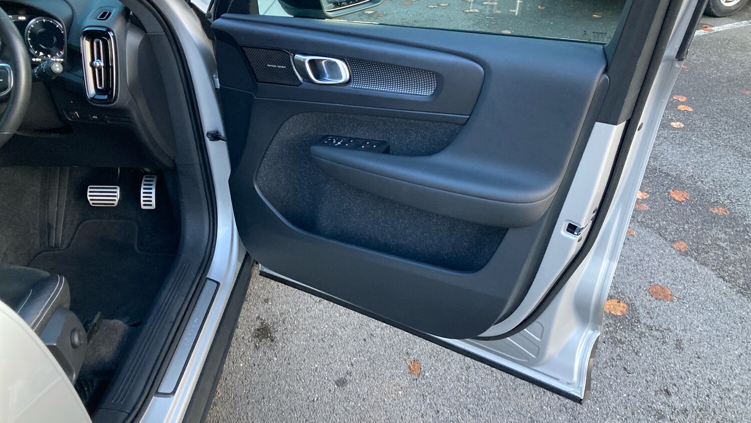 Used Volvo XC40 2018 for sale - 76568369: Photo 43