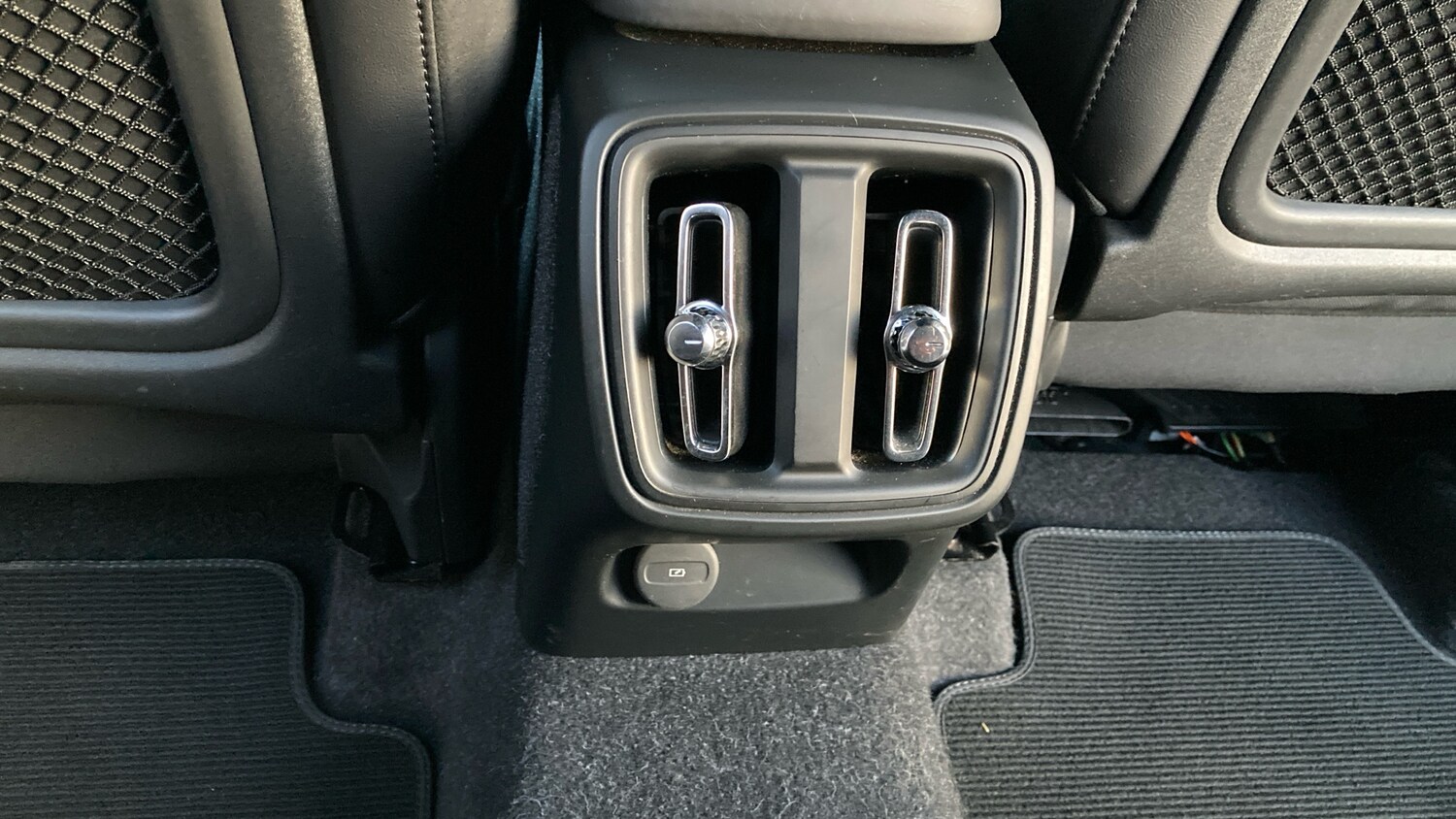 Used Volvo XC40 2018 for sale - 76568369: Photo 46