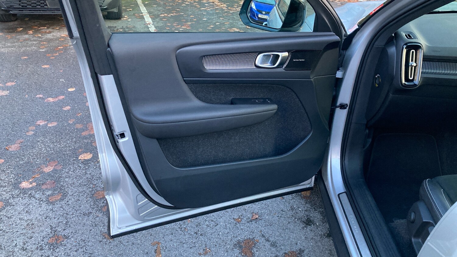 Used Volvo XC40 2018 for sale - 76568369: Photo 68