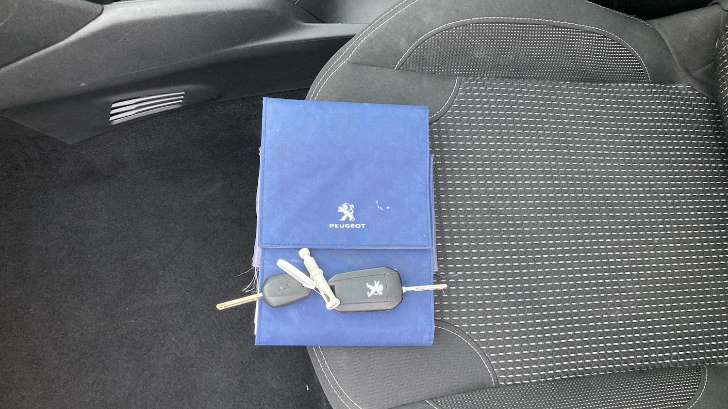 Used Peugeot 208 2019 for sale - 77027821: Photo 19