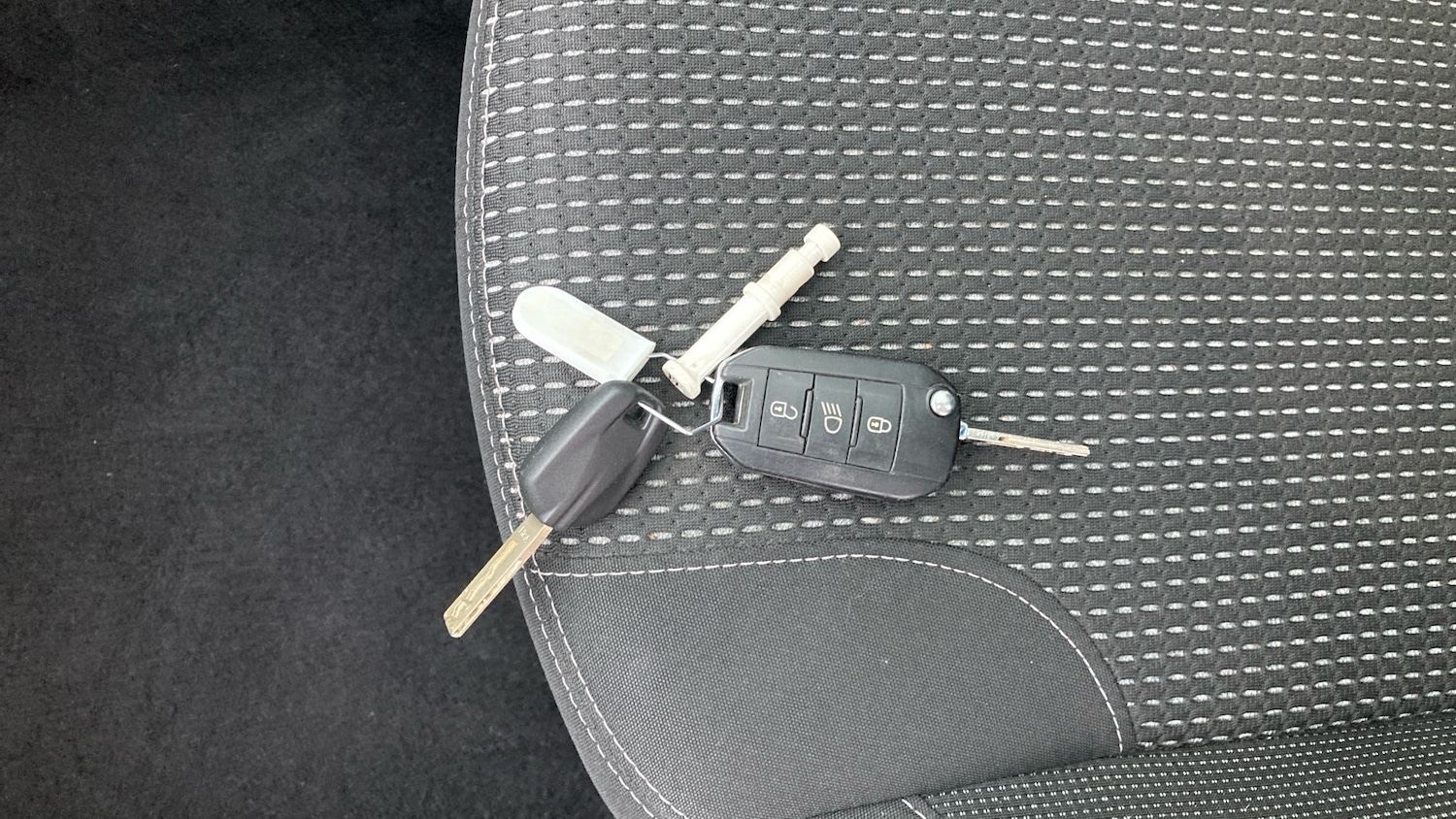 Used Peugeot 208 2019 for sale - 77027821: Photo 20