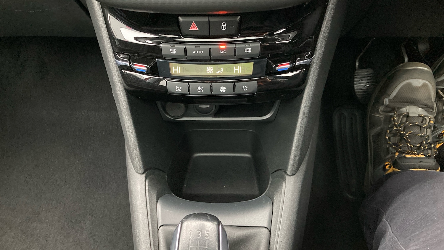 Used Peugeot 208 2019 for sale - 77027821: Photo 29