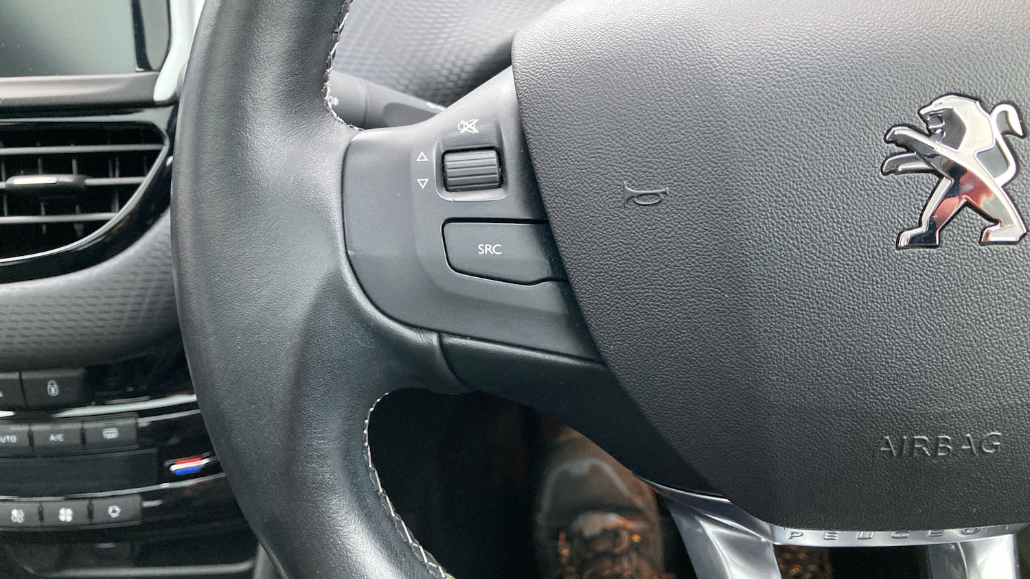 Used Peugeot 208 2019 for sale - 77027821: Photo 31