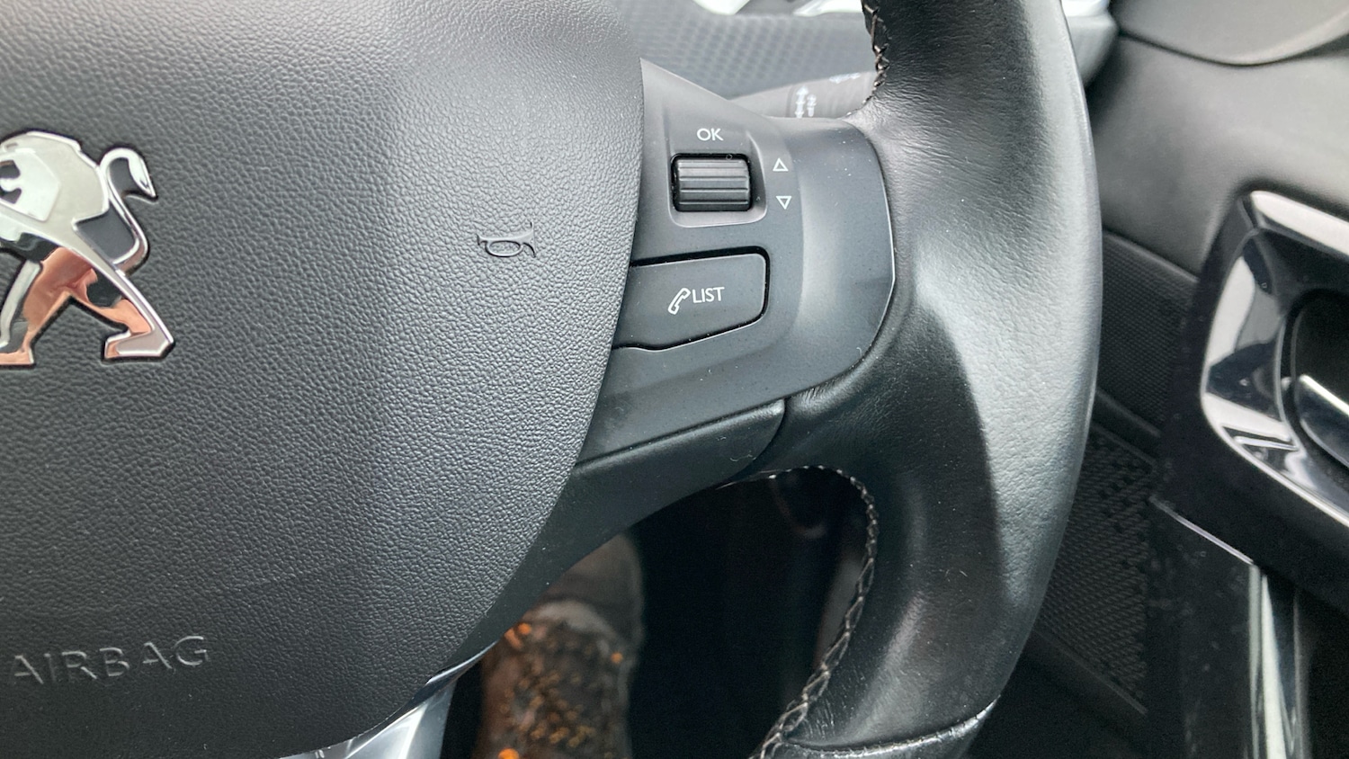 Used Peugeot 208 2019 for sale - 77027821: Photo 33