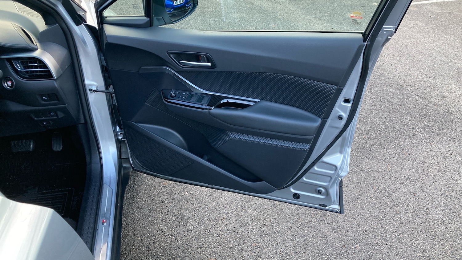 Used Toyota C-HR 2022 for sale - 76908495: Photo 40