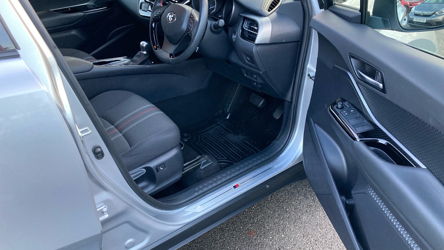 Used Toyota C-HR 2022 for sale - 76908495: Photo 41