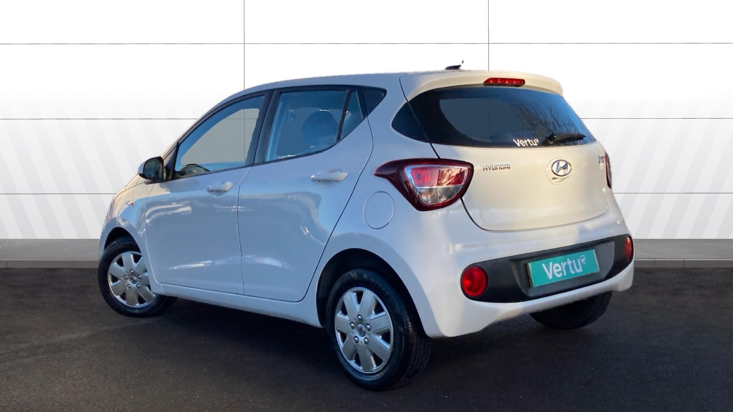 Used Hyundai i10 2017 for sale - 76765055: Photo 2