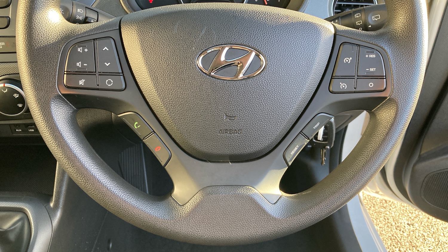 Used Hyundai i10 2017 for sale - 76765055: Photo 21