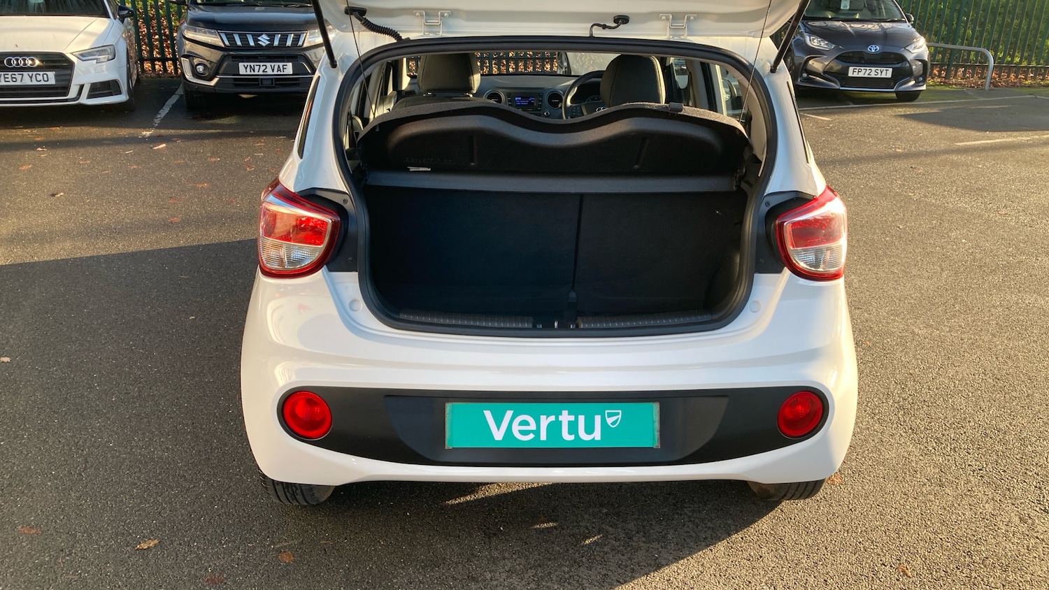 Used Hyundai i10 2017 for sale - 76765055: Photo 4