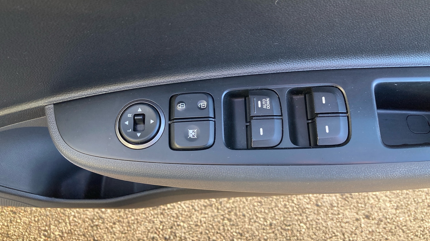 Used Hyundai i10 2017 for sale - 76765055: Photo 40