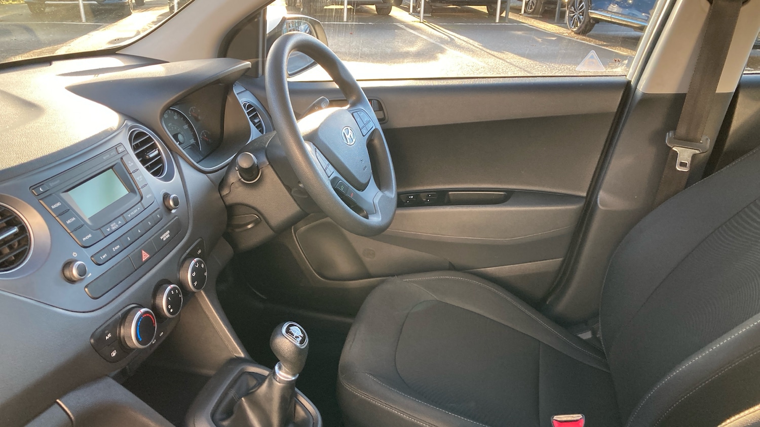 Used Hyundai i10 2017 for sale - 76765055: Photo 9