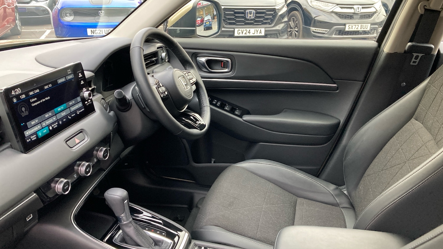 Used Honda HR-V 2022 for sale - 76299763: Photo 2