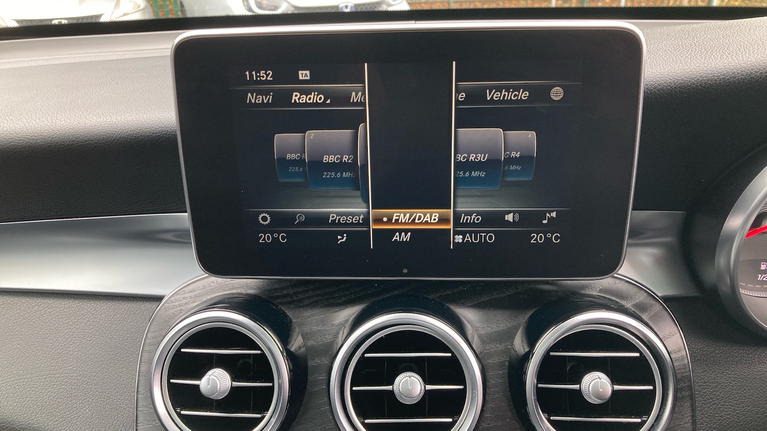 Used Mercedes-Benz GLC 2018 for sale - 76127980: Photo 31