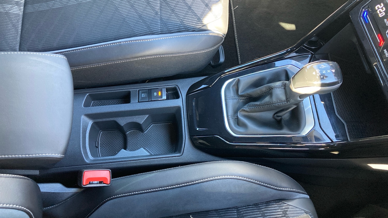 Used Volkswagen T-Roc 2023 for sale - 78198713: Photo 28