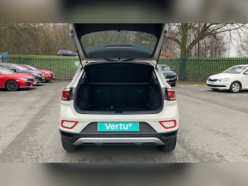 Used Volkswagen T-Roc 2023 for sale - 76984679: Photo