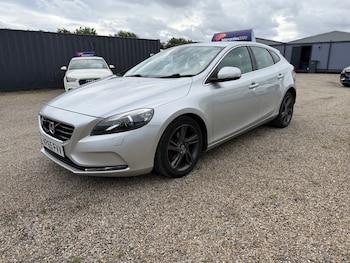 Used Volvo V40 2015 for sale - 78819487: Photo