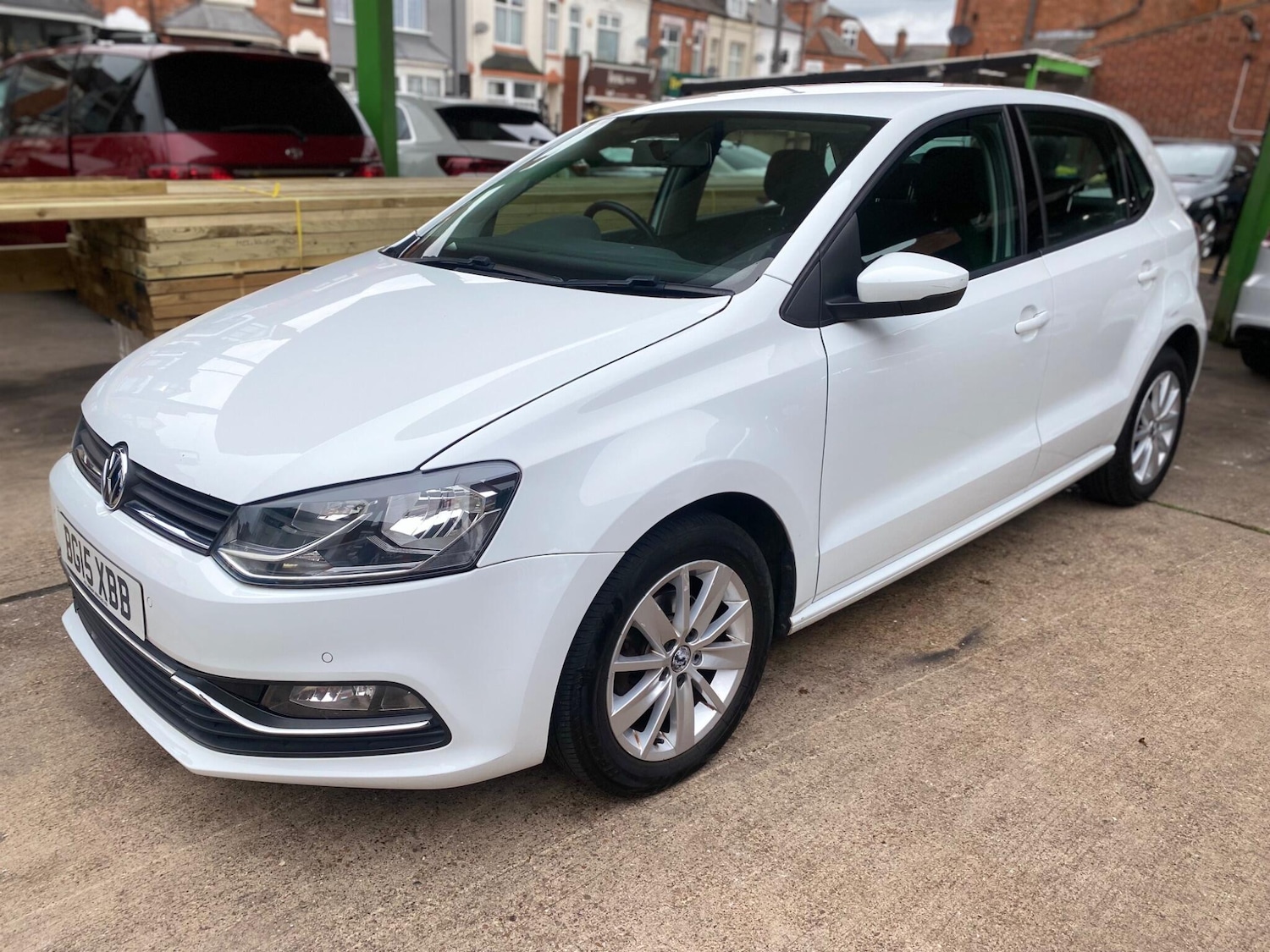 Used Volkswagen Polo 2015 for sale - 76423106: Photo 1
