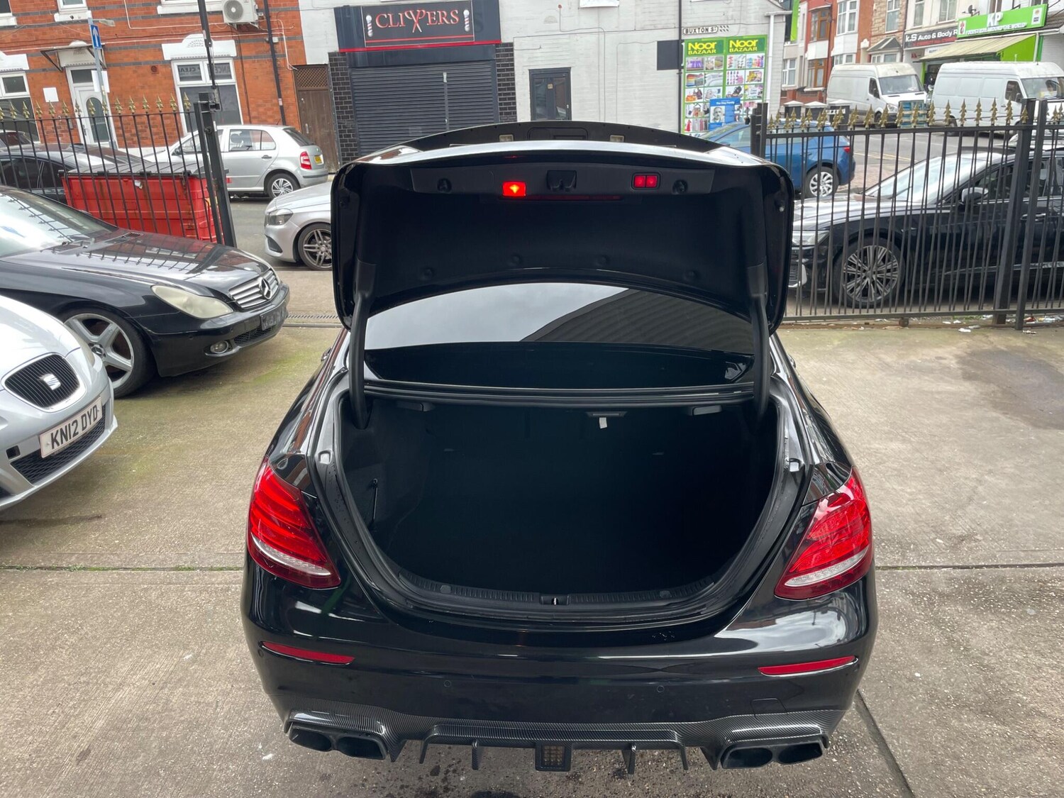 Used Mercedes-Benz E Class for sale - 77824669: Photo 31