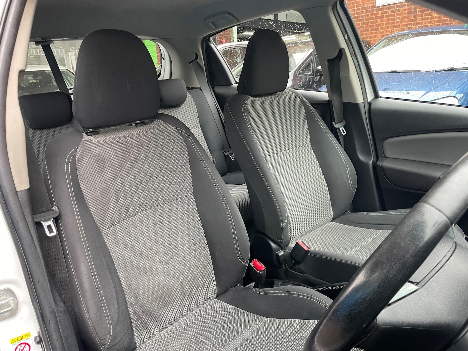 Used Toyota Yaris 2015 for sale - 77611749: Photo 30